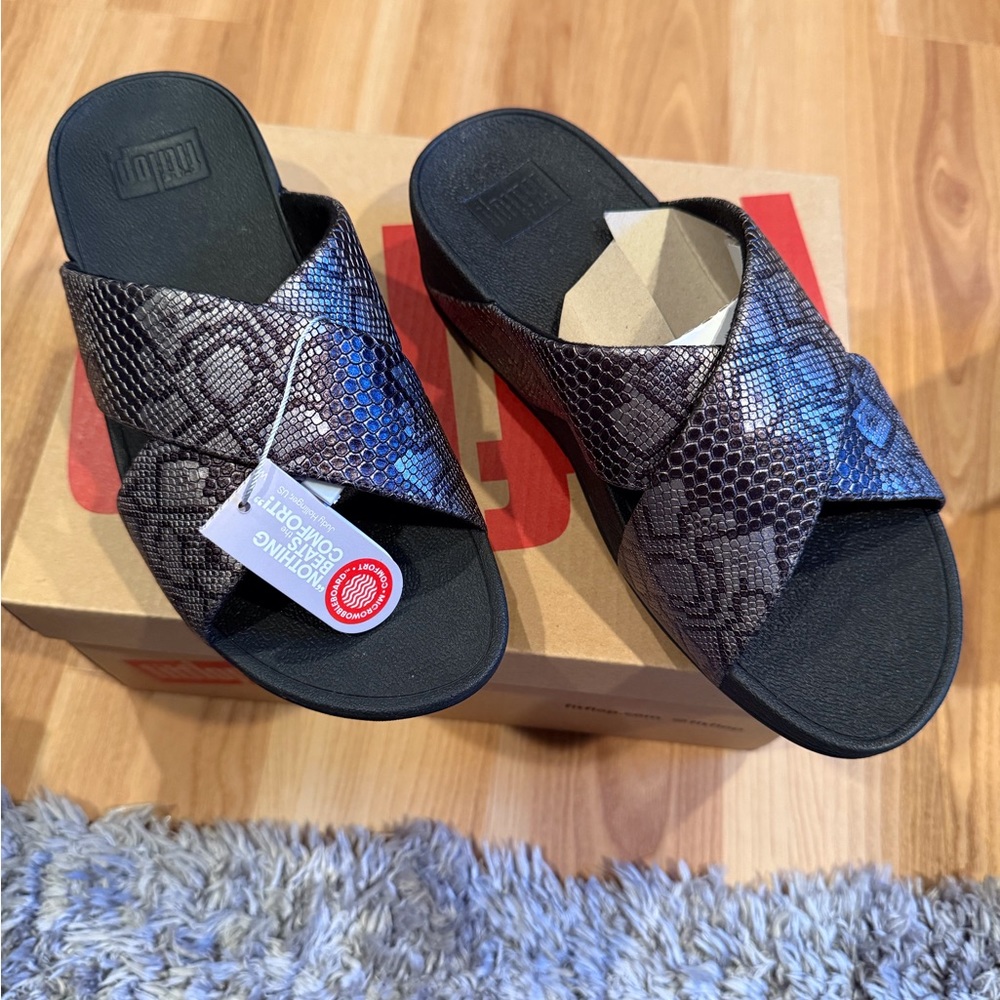 Womens Fitflop sandals  Cross Slides size  6 Black Python Print New in Box